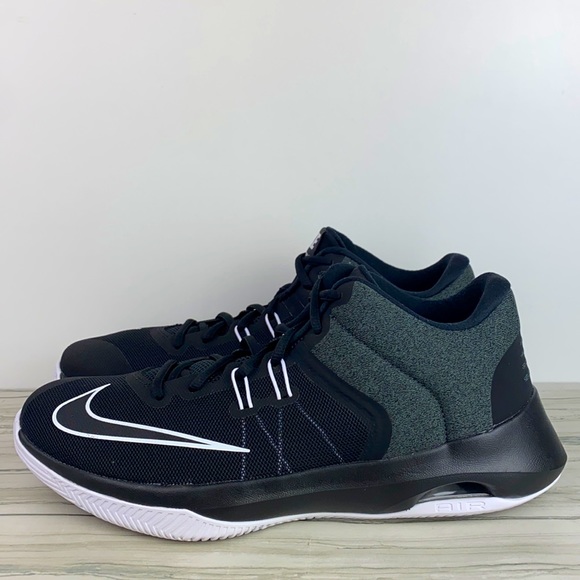 nike air versitile 2